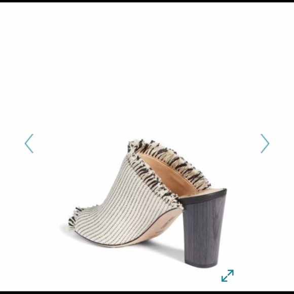 Vince Camuto Shoes - 🎉HP🎉NWT Amazing Vince Camuto mules. Navy stripe.